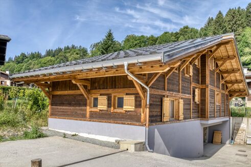 Picture of 4 bedroom chalet for sale.