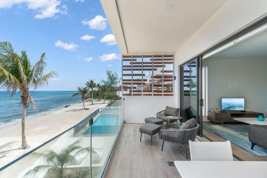 Image of Midland East, Grand Cayman, Cayman Islands