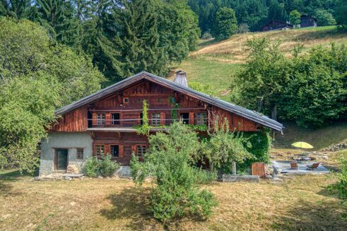 Picture of 11 bedroom chalet for sale.