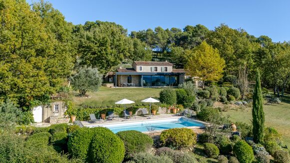 Picture of 7 bedroom house for sale.