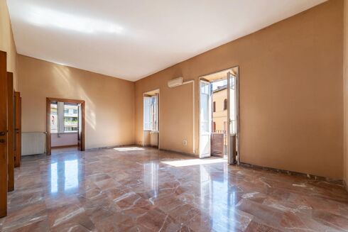 Picture of 4 bedroom apartment for sale.