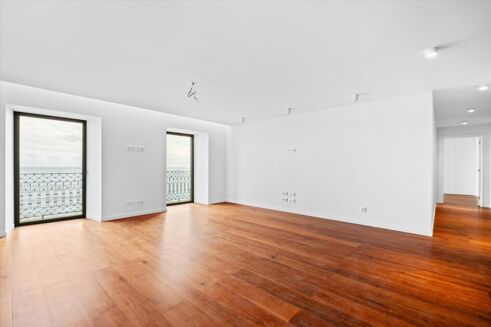 Picture of 3 bedroom apartment for sale.