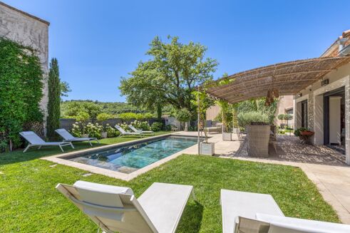 Picture of 4 bedroom house for sale.