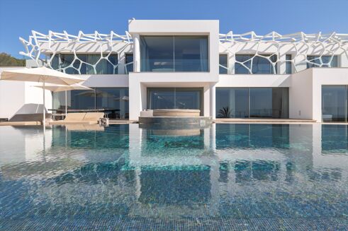 Picture of 9 bedroom villa for sale.