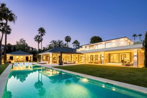 Picture of 7 bedroom villa for sale.