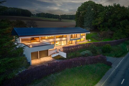 Picture of 5 bedroom house for sale.