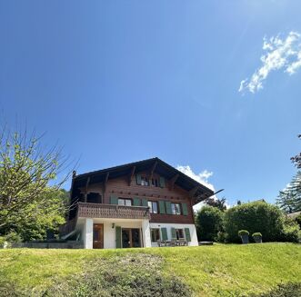 Picture of 5 bedroom chalet for sale.