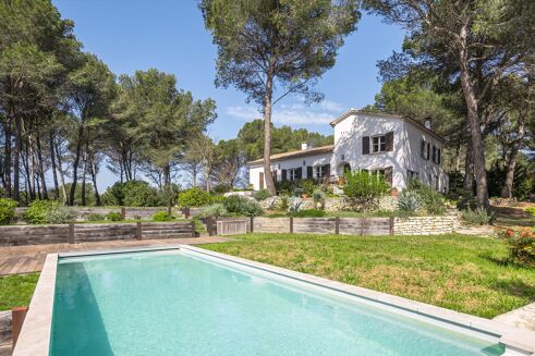 Picture of 4 bedroom house for sale.