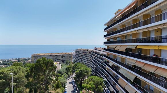 Picture of 4 bedroom apartment for sale.
