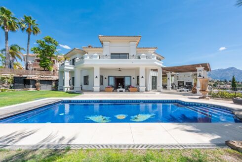 Picture of 4 bedroom villa for sale.