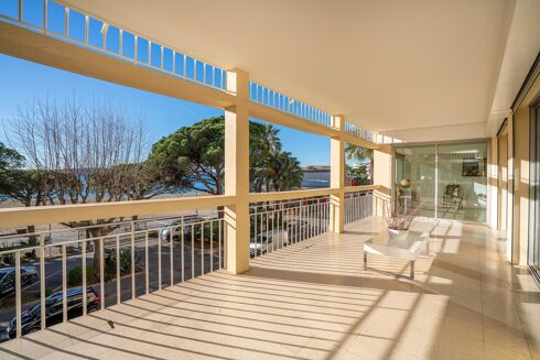 Picture of 3 bedroom apartment for sale.