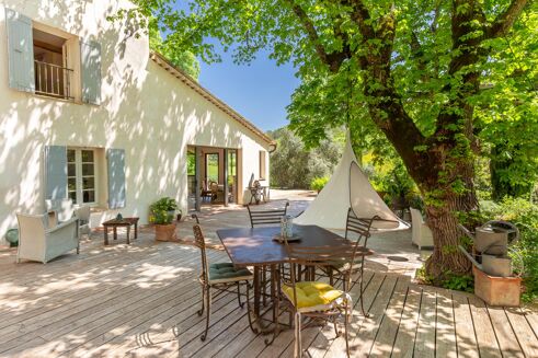 Picture of 4 bedroom house for sale.