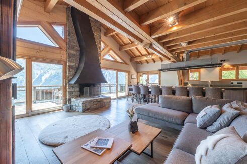 Picture of 8 bedroom chalet for sale.
