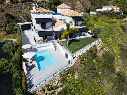 Picture of 5 bedroom villa for sale.