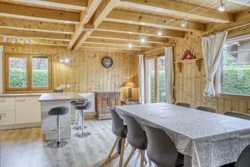 Picture of 5 bedroom chalet for sale.