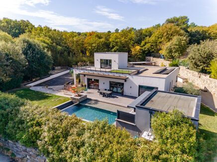 Picture of 4 bedroom house for sale.