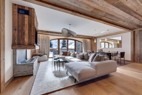 Picture of 5 bedroom apartment for sale.