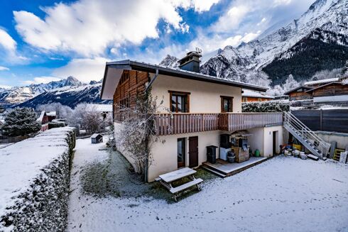 Picture of 3-4 bedroom chalet for sale.