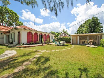 Picture of 3 bedroom house for sale.