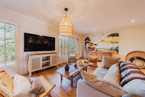 Picture of 4 bedroom villa for sale.