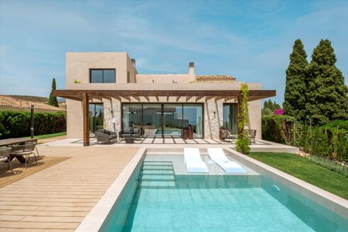 Picture of 4 bedroom villa for sale.