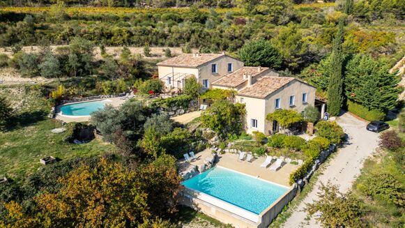 Picture of 11 bedroom house for sale.