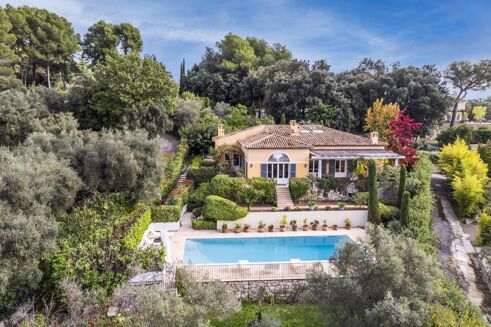 Picture of 5 bedroom house for sale.