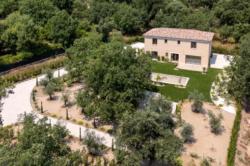 Picture of 5 bedroom villa for sale.