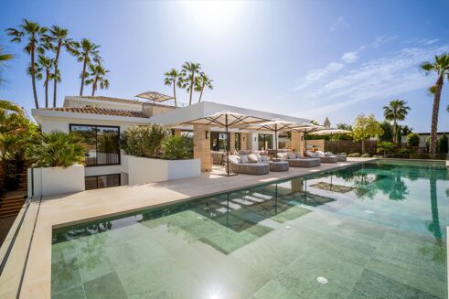 Picture of 6 bedroom villa for sale.