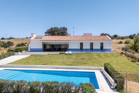 Picture of 4 bedroom farmhouse for sale.