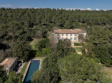 Picture of 8 bedroom house for sale.