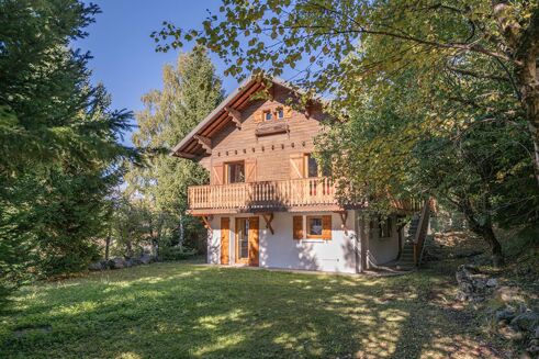 Picture of 4 bedroom chalet for sale.