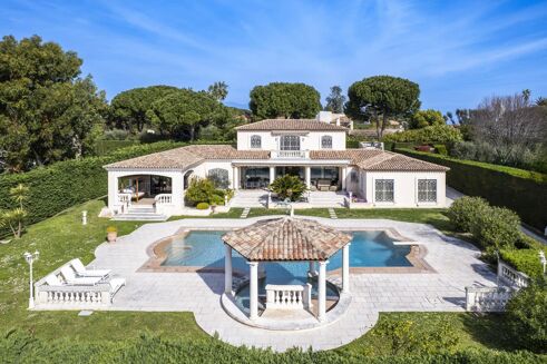 Picture of 5 bedroom villa for sale.