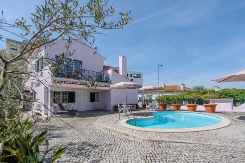 Picture of 4 bedroom house for sale.