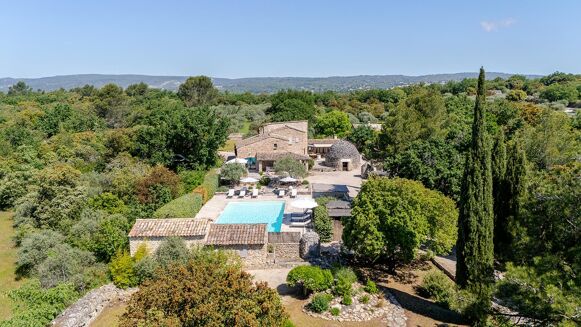 Picture of 4 bedroom house for sale.