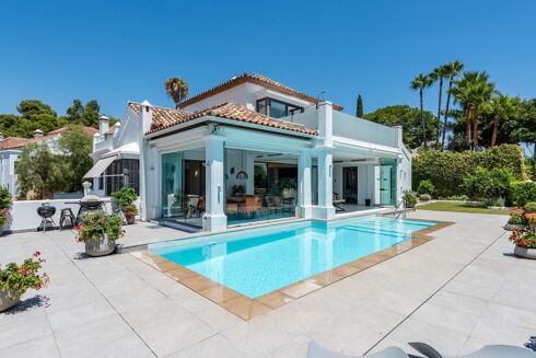 Picture of 4 bedroom villa for sale.