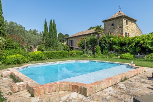 Picture of 5 bedroom farmhouse for sale.