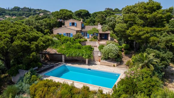 Picture of 4 bedroom house for sale.