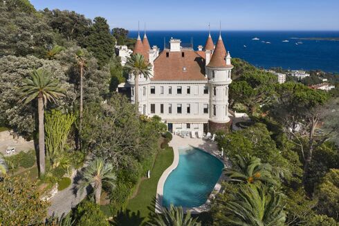 Picture of 8 bedroom villa for sale.