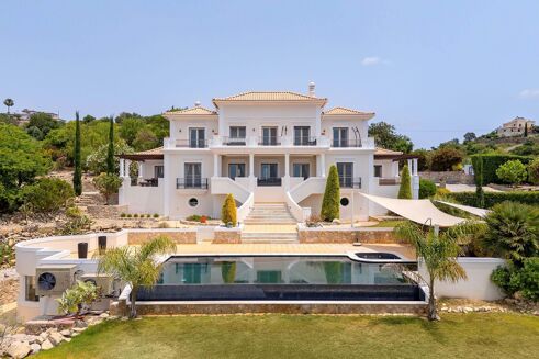 Picture of 5 bedroom villa for sale.