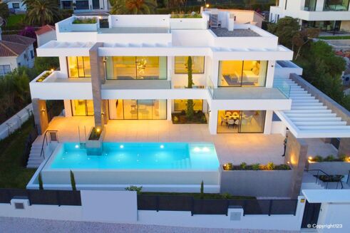 Picture of 5 bedroom villa for sale.