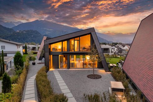 Picture of 3 bedroom house for sale.