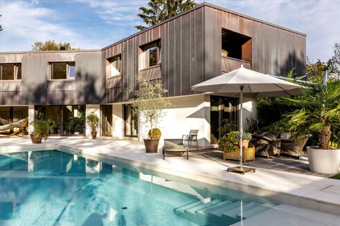 Picture of 4 bedroom villa for sale.