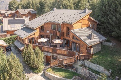 Picture of 5 bedroom chalet for sale.