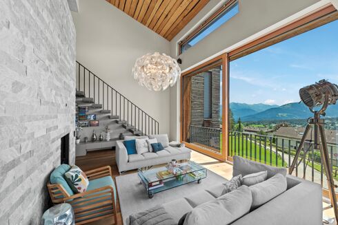 Picture of 5 bedroom house for sale.