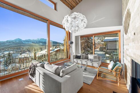 Picture of 5 bedroom house for sale.