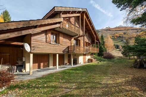 Picture of 5 bedroom chalet for sale.