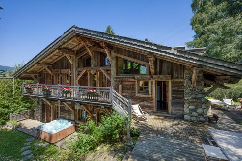 Picture of 5 bedroom chalet for sale.
