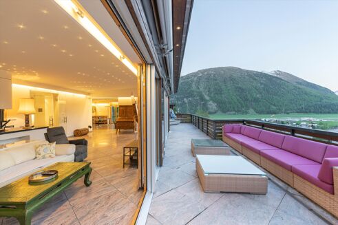 Picture of 3 bedroom apartment for sale.