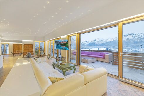 Picture of 3 bedroom apartment for sale.